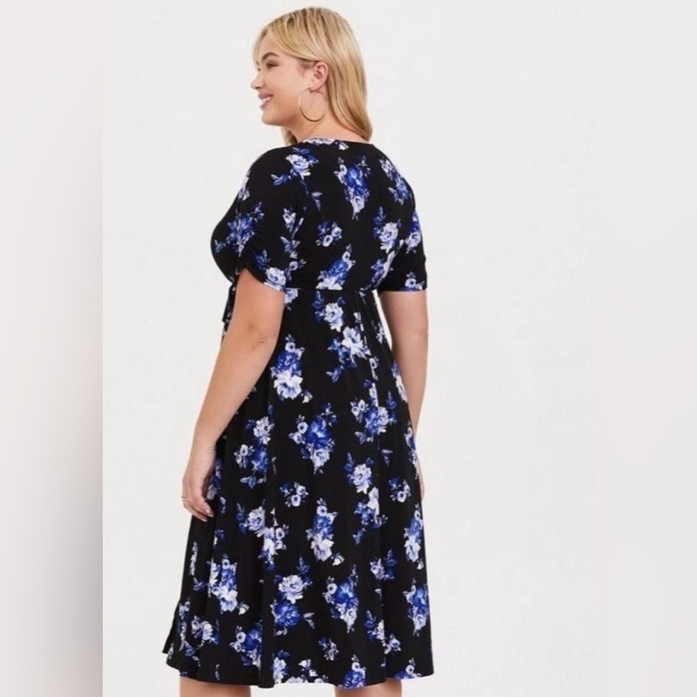 Torrid Blue & Black Floral Faux-Wrap Midi Dress - Size 1X - Picture 5 of 8